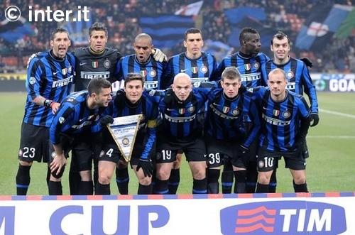 拜仁慕尼黑莱万多夫斯基帽子戏法（莱万多夫斯基为拜仁上演帽子戏法）