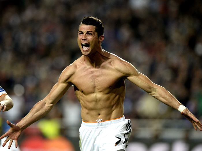 欧冠淘汰赛前瞻：拜仁客战巴黎,（欧冠淘汰赛看点：拜仁客场挑战巴黎圣日耳曼）