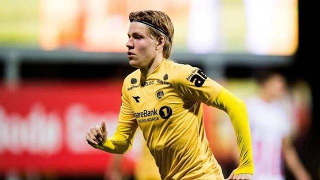 半场战报：比利亚雷亚尔1-1马略卡，赫拉德-莫雷诺建功，萨穆-科斯塔破门（半场：比利亚雷亚尔与马略卡1-1，赫拉德-莫雷诺与萨穆-科斯塔各入一球）