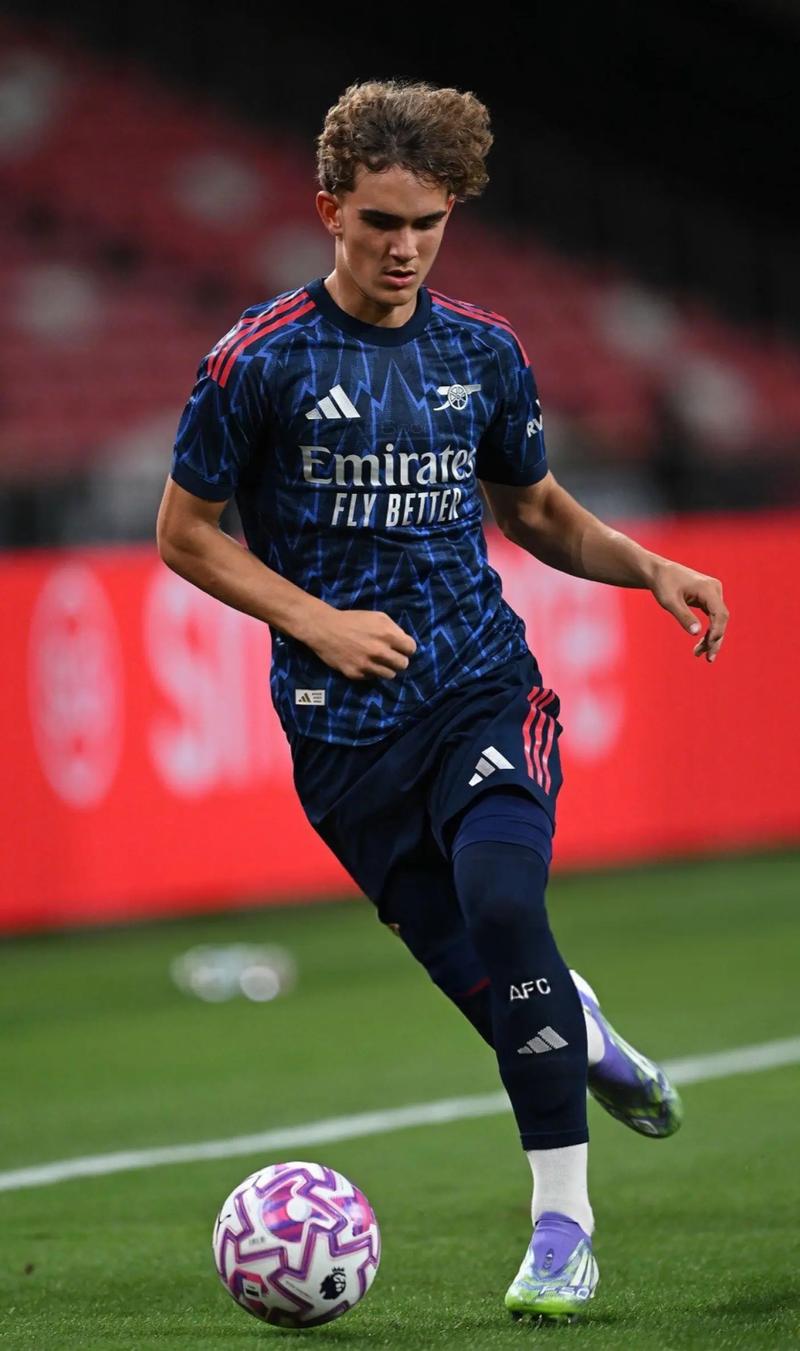 中足联官方：球员收取合同外超1万元的现金或物品，需事先申报（中足联：球员如获合同外超万元现金或礼品，须提前申报）