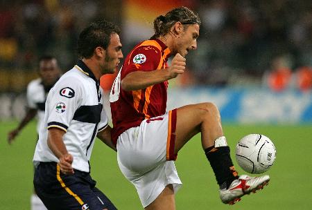 日媒：日本国门铃木彩艳预计13日在日本接受手指骨折手术（日媒称日本门将铃木彩艳预计13日于国内接受手指骨折手术）