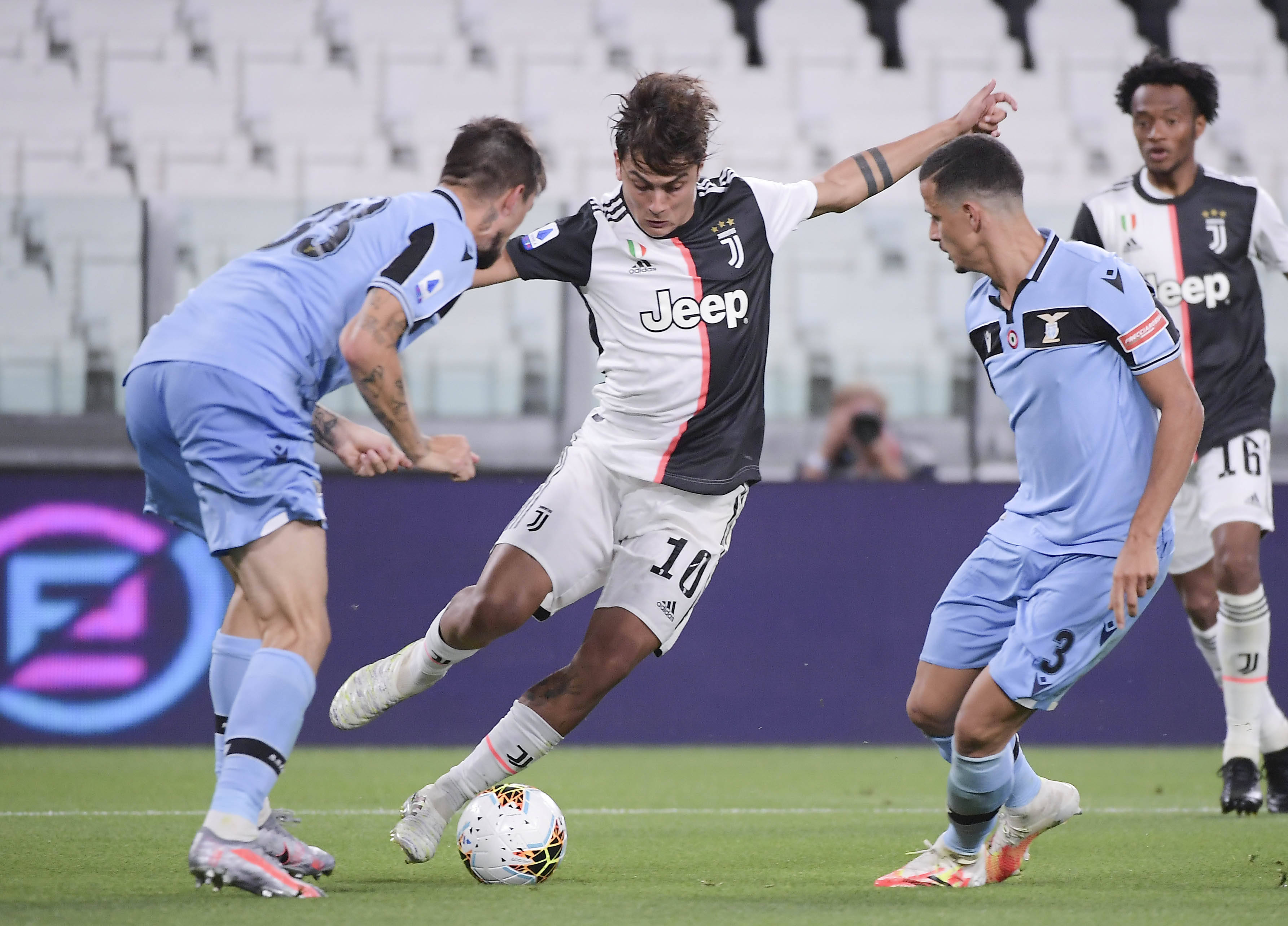 意媒：国米可以启用青训小将卡马特，以应对邓弗里斯伤缺情况（意媒：邓弗里斯伤停，国米考虑启用青训小将卡马特顶替）