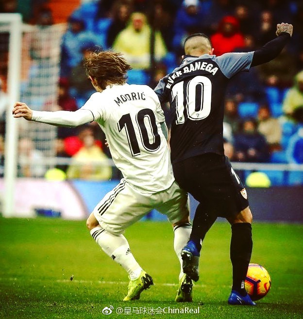 共和报：米兰正考虑冬窗签回41岁的蒂亚戈-席尔瓦（共和报：米兰考虑冬窗重签41岁蒂亚戈-席尔瓦）