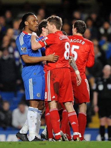 孔帕尼：乌尔比希会成长为非常出色的门将，他经常休息日加练（孔帕尼看好乌尔比希：休息日常主动加练，未来将成出色门将）