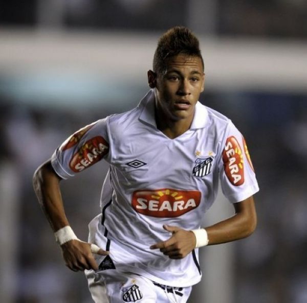 斯洛特：外界的议论影响了萨拉赫的情绪，每个人都会犯错（斯洛特：舆论干扰影响了萨拉赫情绪，谁都会有失误）