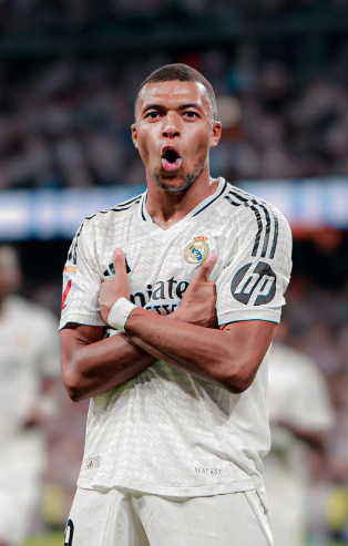 跟队记者：托莫里将被征召出战罗马，圣地亚哥无缘参赛（随队记者：托莫里入围战罗马名单，圣地亚哥将缺席）