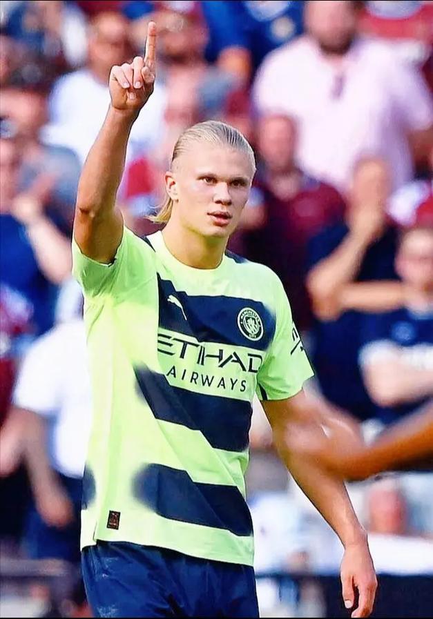 NBA球员合同更新及薪资排行榜（NBA球员最新合同动态与薪资榜单）