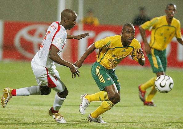 西甲：皇马客场2-2战平比利亚雷亚尔（西甲联赛：皇马客战比利亚雷亚尔2-2收场）